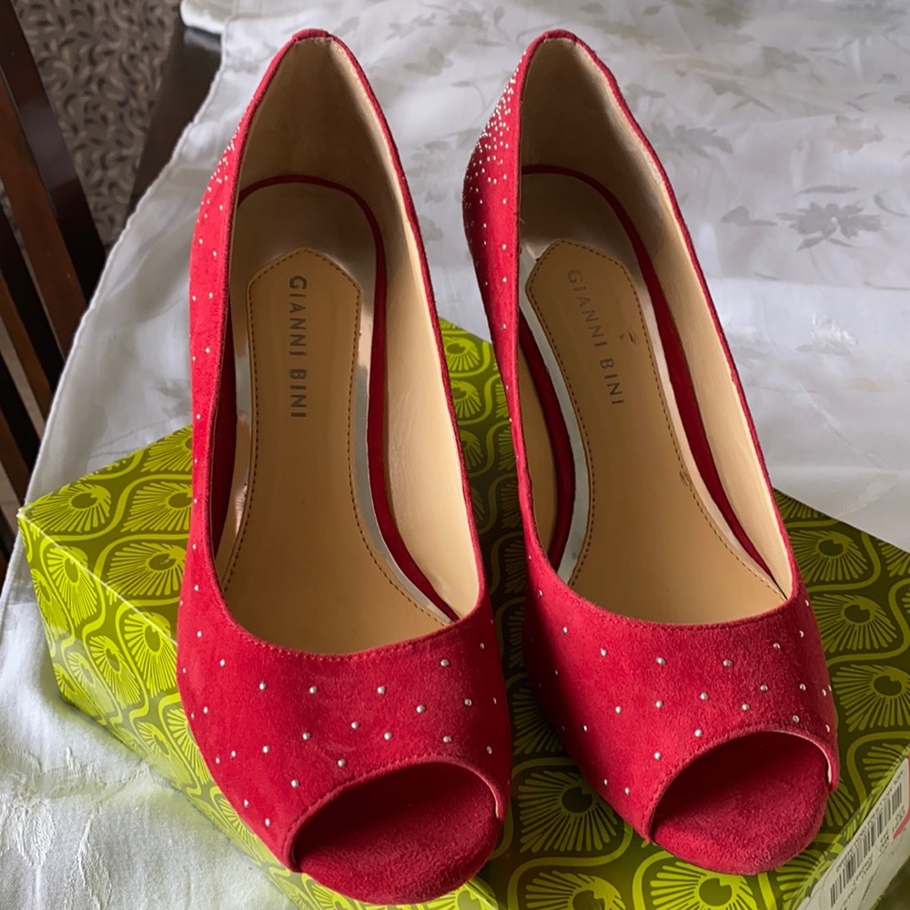 Gianni Bini Really Red Peep Toe Wedge size 9m